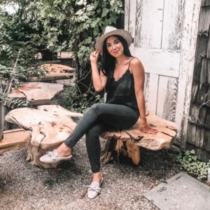 Meet your Posher, Angela